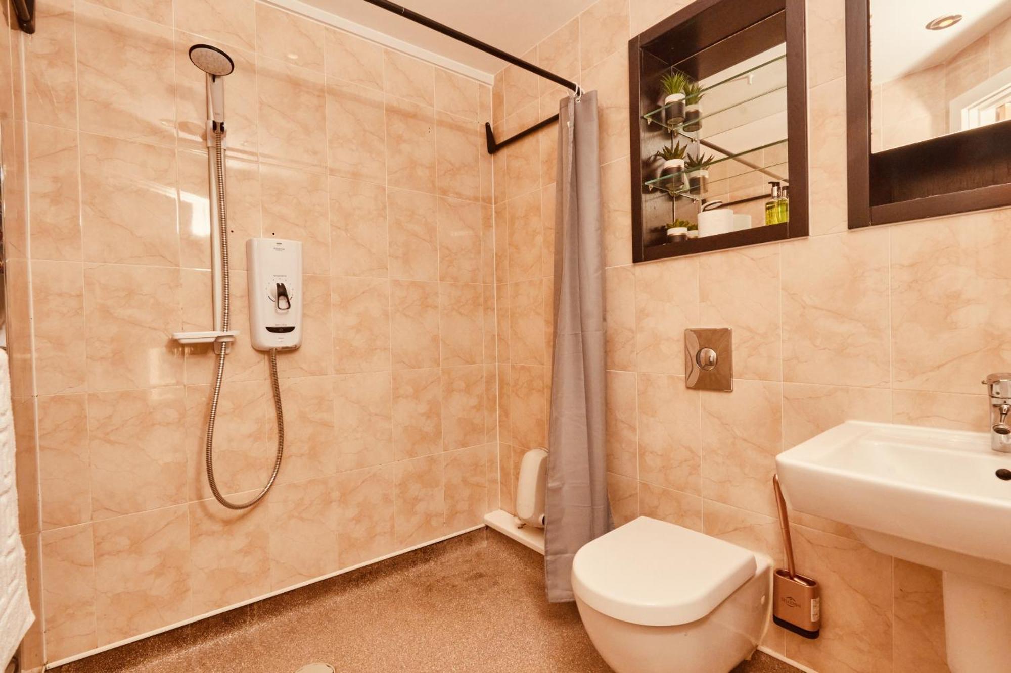 Central Leeds Dock Apt, Free Secure Parking! 2 Bed Exterior photo